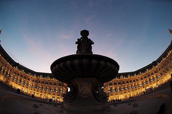 포토 JPG 해외이미지 유럽 여행 건축양식 하늘 사람없음 건물 가로 물 관광지 반사 프랑스 도시 야간 빛망울 랜드마크 해외202004 해외포토 자연요소 건축물 건축 나라 빛 파일형식 이미지허브