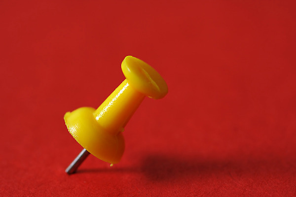 포토 JPG 해외이미지 종이 비즈니스 문구용품 그림자 사람없음 빨간색 사무실 노란색 엄지손가락 방향 해외202004 해외포토 컬러 손가락 오브젝트 파일형식 이미지허브