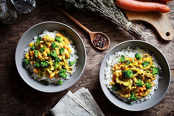 포토 JPG 해외이미지 식기 접시 채소 오렌지 태국 밥 양파 파프리카 도마 실내 건강 육류 돼지고기 요리 사람없음 목재 초록색 컬러풀 갈색 노란색 검은색 식사 저녁식사 당근 흰색 뜨거움 조미료 사발 닫기 맛 브로콜리 인도인 허브 크림 매움 후추 카레 목판 입가심 핸드메이드 강황 해외202004 해외포토 외국인 나무 식물 아시아 음식 컬러 컨셉 과일 식재료 재료 모션 주방용품 뿌리채소 동양인 내부 사기그릇 향신료 향미료 파일형식 이미지허브
