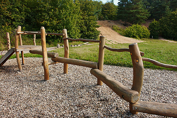 포토 JPG 해외이미지 나무 라이프스타일 디자인 계절 공원 교육 행복 어린이 스포츠 장난 자연 놀이 건강 안전 사람없음 야외 목재 초록색 여름 컬러풀 장난감 운동 활발 장비 게임 미끄럼틀 놀이터 땅 오브젝트 체육관 오르기 해외202004 해외포토 식물 공공시설 감정 컬러 컨셉 재료 모션 사람 생활 놀이기구 생태계 파일형식 이미지허브