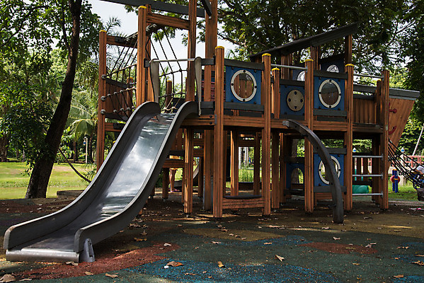 포토 JPG 해외이미지 공원 교육 행복 어린이 스포츠 학교 놀이 사람없음 야외 빨간색 초록색 파란색 컬러풀 기쁨 장비 게임 미끄럼틀 놀이터 플라스틱 오르기 땅바닥 해외202004 해외포토 공공시설 감정 컬러 모션 재질 바닥 사람 놀이기구 파일형식 이미지허브
