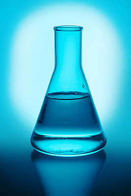 포토 JPG 해외이미지 과학 백그라운드 유리 실험 사람없음 물 파란색 약 반사 장비 투명 액체 실험실 순수 플라스크 오브젝트 생물학 비커 유리그릇 튜브 해결 화학물질 해외202004 해외포토 자연요소 그릇 교육 컬러 컨셉 의학 재질 실험기구 화학 파일형식 이미지허브