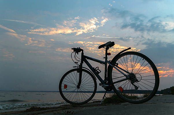 포토 JPG 해외이미지 라이프스타일 실루엣 도로 스포츠 여행 포즈 백그라운드 모션 자연 하늘 휴가 휴식 산 건강 풍경 사람없음 야외 초록색 여름 파란색 운동 태양 자전거 일몰 바퀴 승차 숲 헬멧 속도 사이클링 라이더 바이킹 블러 비포장도로 산악자전거 해외202004 해외포토 자연요소 계절 길 컬러 컨셉 교통시설 촬영기법 생활 노을 바이크 보호장비 육상스포츠 생태계 파일형식 이미지허브