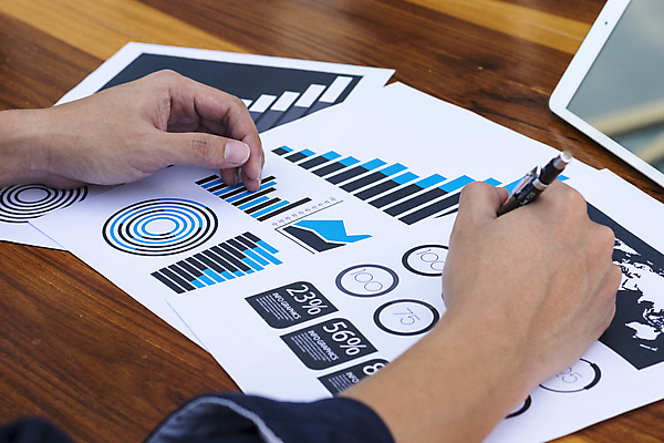 포토 JPG 해외이미지 아이콘 직업 손 교육 산업 컨셉 회사 비즈니스 성공 그래프 아이디어 사람없음 금융 경제 경쟁 공연 정보 성장 업무 비즈니스맨 목표 계획 보고서 컨설턴트 상담 비전 해결 혁명 개발 경영 마케팅 조언 지능 가상 해외202004 해외포토 남자 이벤트 신체부위 작업 직장인 전문직 파일형식 이미지허브