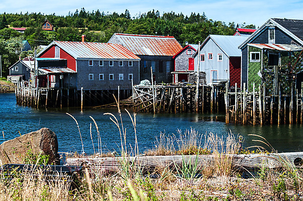 포토 JPG 해외이미지 구름 바다 여행 자연 하늘 낚시 휴가 주택 풍경 사람없음 건물 목재 빨간색 물 여름 파란색 태양 마을 항구 신선 오두막 헛간 판잣집 해외202004 해외포토 자연요소 나무 건축물 계절 컬러 재료 교통시설 레저 생태계 저장고 파일형식 이미지허브