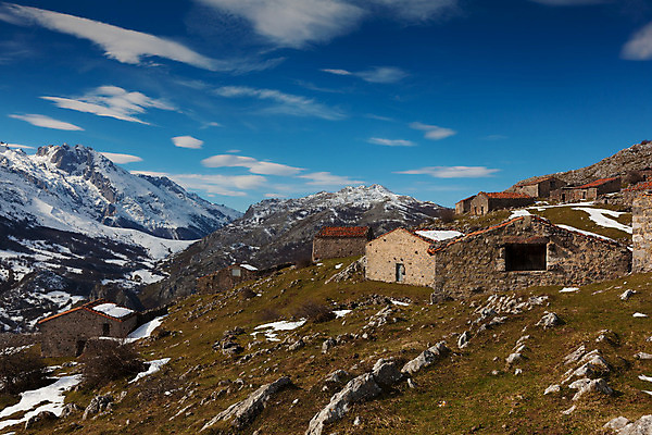 포토 JPG 해외이미지 공원 유럽 겨울 자연 산 주택 국립공원 풍경 사람없음 건물 마을 맑음 바위 역사 스페인 12월 암초 1월 내추럴 2월 해외202004 해외포토 건축물 계절 공공시설 나라 날씨 돌_바위 날짜 생태계 파일형식 이미지허브