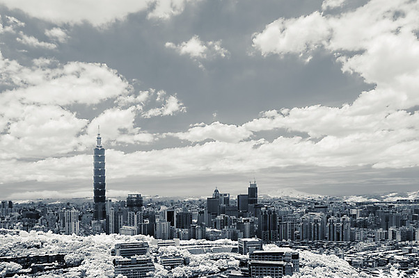 포토 JPG 해외이미지 나무 구름 외관 아시아 여행 비즈니스 건축양식 하늘 사람없음 야외 건물 가로 도시풍경 우주 탑 검은색 고층빌딩 침묵 흰색 도시 도심 숲 대만 장면 지역 천국 스카이라인 적외선 카피스페이스 해외202004 해외포토 자연요소 식물 건축물 건축 나라 컬러 풍경 빌딩 소리 공백 파일형식 이미지허브