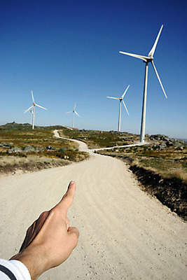 포토 JPG 해외이미지 식물 산업 밭 자연 하늘 바람 풍경 사람없음 초록색 파란색 글로벌 환경 탑 힘 재활용 풍차 발전기 에너지 흰색 변화 역 보호 에코 프로펠러 자원 세대 유지 방앗간 혁명 이산화탄소 효율 공급 해외202004 해외포토 자연요소 건축물 컬러 컨셉 농업 교통시설 날씨 발전소 친환경 생태계 파일형식 이미지허브