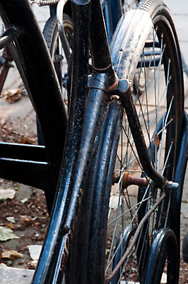 포토 JPG 해외이미지 교통시설 날씨 자물쇠 손잡이 사람없음 야외 갈색 금속 자전거 검은색 수확 골동품 도시 바퀴 클래식 주차 브레이크 버리기 부식 복고 순환 타이어 암스테르담 옛날 철강 페달 스타일 해외202004 해외포토 컬러 교통 컨셉 농업 모션 재질 바이크 네덜란드 시설 파일형식 이미지허브