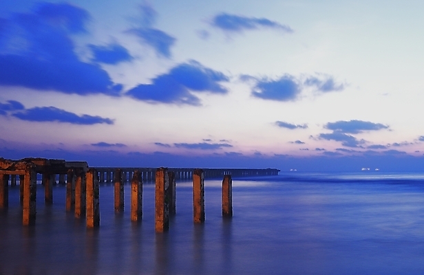 포토 JPG 해외이미지 바다 자연 하늘 아침 미술 풍경 사람없음 야외 가로 물 여름 일출 금속 항구 검은색 침묵 일몰 손상 회색 흰색 만 산호 버리기 부식 그림 질감 암초 깨짐 옛날 이국적 해외202004 해외포토 주간 자연요소 계절 컬러 컨셉 교통시설 모션 재질 문화예술 노을 소리 자포동물 생태계 파일형식 이미지허브