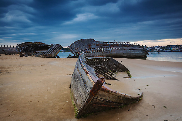 포토 JPG 해외이미지 유럽 모래 바다 하늘 낚시 항해 사람없음 목재 파란색 프랑스 보트 땅 버리기 부식 함선 장노출 폭풍 옛날 조난 해외202004 해외포토 나무 나라 컬러 배_교통 재료 모션 레저 날씨 촬영기법 파일형식 이미지허브