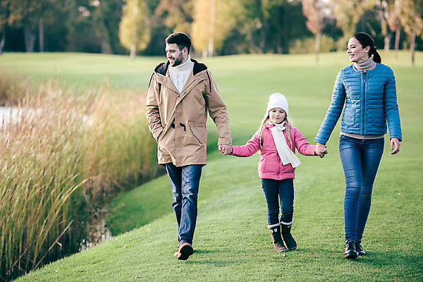 포토 JPG 해외이미지 식물 백인 공원 여자 남자 딸 행복 유럽 호수 어린이 꽃무늬 가족 자연 엄마 휴식 함께함 관리 사람 성인 세명 초록색 물 햇빛 걷기 가을 잡기 아빠 주말 내추럴 추적 해외202004 해외포토 자연요소 서양인 계절 공공시설 꽃 감정 나라 컬러 컨셉 무늬 관계 모션 태양 생태계 파일형식 이미지허브