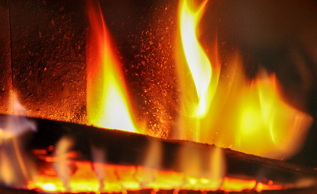 포토 JPG 해외이미지 디자인 백그라운드 겨울 오렌지 불 휴가 벽돌 주택 따뜻함 굴뚝 사람없음 내부 목재 빨간색 빛 노란색 방 수확 뜨거움 편안함 장작 난로 벽난로 복고 광 화상 해외202004 해외포토 자연요소 나무 계절 컬러 농업 과일 재료 건물 감각 상처 난방기 파일형식 이미지허브