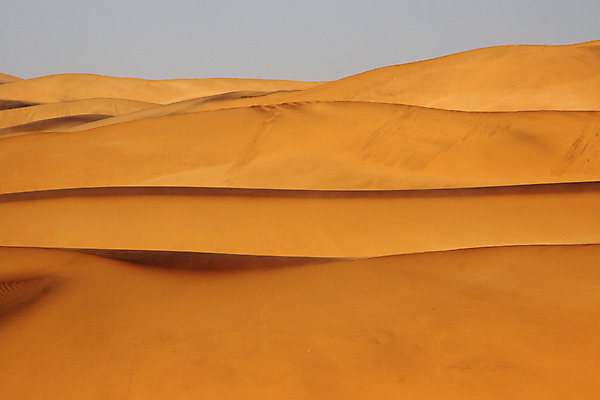 포토 JPG 해외이미지 모래 패턴 아프리카 자연 하늘 건조 풍경 사람없음 빨간색 모래사장 갈색 노란색 사막 모래언덕 나미비아 해외202004 해외포토 나라 바다 컬러 무늬 언덕 생태계 남아프리카 파일형식 이미지허브