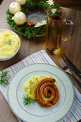 포토 JPG 해외이미지 전통 접시 영어 음식 백그라운드 포크 크리스마스 토마토 유리 탁자 영국 감자 육류 돼지고기 요리 사람없음 식당 와인 식사 저녁식사 샐러드 튀김 흰색 신선 뜨거움 소시지 닫기 그릴 아침식사 상추 바비큐 굽기 먹기 허브 속도 서빙 시금치 백리향 초리조 해외202004 해외포토 식물 문자 식기 기념일 유럽 컬러 가구 채소 식재료 모션 재질 주방용품 주류 상점 가공식품 구이 파일형식 이미지허브