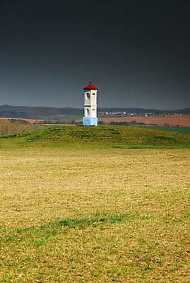 포토 JPG 해외이미지 구름 외관 길 여행 십자가 밭 자연 하늘 산 풍경 여러명 사람없음 야외 빨간색 초록색 여름 파란색 마을 맑음 흰색 시골 기둥 심볼 내추럴 사당 해외202004 해외포토 자연요소 계절 건축 컬러 다수 농업 날씨 사람 생태계 파일형식 이미지허브