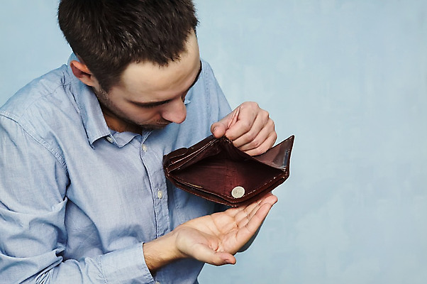 포토 JPG 해외이미지 손 컨셉 돈 한명 사람 금융 경제 동전 지갑 균열 주머니 가난 빈털터리 파산 루블 위기 경제학 자선단체 해외202004 해외포토 1 교육 모션 신체부위 그룹 재산 자선 파일형식 이미지허브