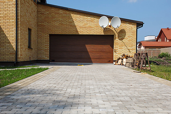 포토 JPG 해외이미지 외관 건축양식 벽돌 새로움 주택 사람없음 건물 문 차도 재산 큼 입장 교외 진짜 차고 해외202004 해외포토 건축물 건축 도로 컨셉 금융 크기 파일형식 이미지허브