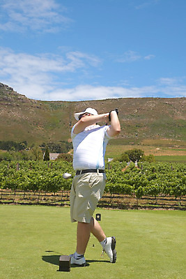 포토 JPG 해외이미지 주간 전신 나무 백인 남자 골프 골프장 하늘 한명 들기 취미 야외 옆모습 초록색 여름 파란색 골프채 스윙 포도나무 타격 페어웨이 성인남자한명만 해외202004 해외포토 자연요소 서양인 식물 1 계절 뷰포인트 컬러 포즈 스포츠시설 모션 골프용품 사람 구기 과일나무 남자한명만 성인남자만 파일형식 이미지허브