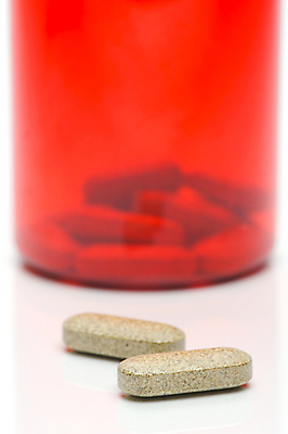 포토 JPG 해외이미지 건강 사람없음 알약 약 흰색 컨테이너 약국 처방 조제 보충 고립 해외202004 해외포토 산업 컬러 의학 만들기 파일형식 이미지허브