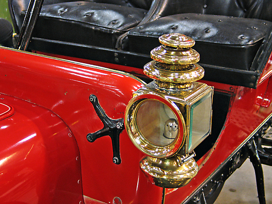 포토 JPG 해외이미지 모델 디자인 도로 여행 교통시설 자동차 유리 조명 사람없음 빨간색 빛 금속 장비 수확 골동품 램프 역사 클래식 승차 가죽 수집 전시회 향수 복고 모터 구식 놋쇠 복원 옛날 회복 스타일 해외202004 해외포토 길 육상교통 컬러 교통 컨셉 농업 모션 재질 화장품 전시 시설 파일형식 이미지허브