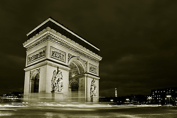 포토 JPG 해외이미지 건축물 건축양식 풍경 사람없음 야외 빛 조각상 프랑스 도시 야간 에투알개선문 해외202004 해외포토 자연요소 건축 유럽 조형물 개선문 파리_프랑스 파일형식 이미지허브