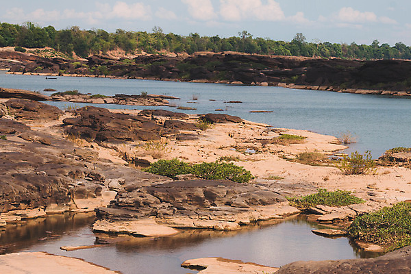 포토 JPG 해외이미지 공원 아시아 여행 백그라운드 태국 자연 하늘 산 풍경 사람없음 야외 물 여름 파란색 빛 강 컬러풀 세계 여행객 골짜기 계곡 놀람 사막 바위 큼 부식 호기심 암초 라오스 내추럴 메콩강 전국 해외202004 해외포토 자연요소 계절 공공시설 감정 나라 컬러 컨셉 표정 사람 돌_바위 크기 생태계 파일형식 이미지허브