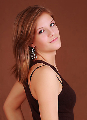 포토 JPG 해외이미지 백인 1 여자 행복 얼굴 한명 사람 성인 금발 갈색 머리 흰색 치아 자르기 내추럴 고립 해외202004 해외포토 서양인 헤어스타일 감정 컬러 모션 신체부위 소화기관 파일형식 이미지허브