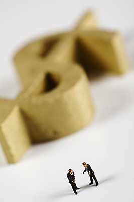 포토 JPG 해외이미지 회의 협력 실내 대화 사람없음 아웃포커스 금융 달러 비즈니스맨 토론 흰배경 금융비즈니스 인물미니어처 해외202004 해외포토 남자 백그라운드 돈 비즈니스 촬영기법 말하기 내부 경제 미니어처 흰색 직장인 파일형식 이미지허브