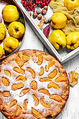 포토 JPG 해외이미지 디저트 실내 사람없음 하이앵글 나무상자 모과 나무배경 해외202004 해외포토 음식 뷰포인트 백그라운드 과일 내부 상자 파일형식 이미지허브