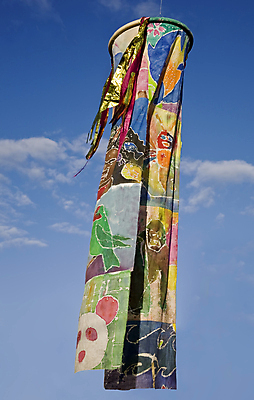 포토 JPG 해외이미지 구름 하늘 바람 매달리기 사람없음 빨간색 컬러풀 노란색 일본 해외202004 해외포토 자연요소 아시아 컬러 모션 날씨 파일형식 이미지허브