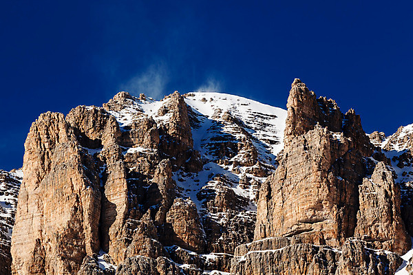 포토 JPG 해외이미지 나무 유럽 스포츠 여행 겨울 자국 자연 하늘 바람 휴가 스키 산 그림자 경사 사람없음 야외 파란색 노란색 계곡 얼음 이탈리아 절벽 추위 신선 스노우보드 정상 가루 휴양지 알프스 리프트 선로 절정 해외202004 해외포토 자연요소 식물 계절 나라 컬러 날씨 겨울스포츠 장소 보드_스포츠 생태계 파일형식 이미지허브