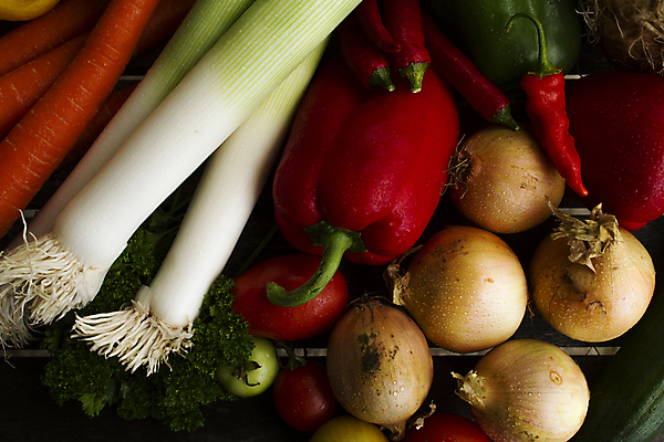 포토 JPG 해외이미지 웰빙 토마토 채소 고추 검은배경 양파 파프리카 실내 사람없음 하이앵글 신선 유기농 해외202004 해외포토 뷰포인트 백그라운드 내부 검은색 파일형식 이미지허브