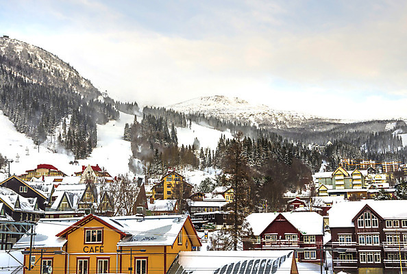 포토 JPG 해외이미지 계절 유럽 스포츠 여행 백그라운드 겨울 자국 자연 하늘 휴가 스키 산 풍경 경사 사람없음 야외 태양 얼음 추위 흰색 언덕 휴양지 리프트 스키선수 내추럴 눈내림 해외202004 해외포토 자연요소 나라 컬러 겨울스포츠 운동선수 눈_날씨 장소 생태계 파일형식 이미지허브