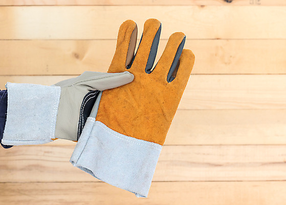 포토 JPG 해외이미지 손 옷 산업 장갑 백그라운드 유니폼 손가락 안전 사람 사람없음 목재 장비 업무 수리 보호 가죽 보안 유지 반항 용접 용접공 해외202004 해외포토 나무 직업 잡화 컨셉 재료 모션 신체부위 작업 파일형식 이미지허브