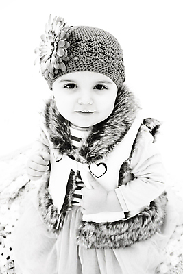 포토 JPG 해외이미지 백인 드레스 꽃 행복 어린이 겨울 자연 놀이 털 흑백 한명 미소 사람 야외 강 햇빛 유행 추위 코트 흰색 아기 담요 통나무 내추럴 걸음마 해외202004 해외포토 서양인 나무 식물 1 옷 계절 감정 컬러 모션 촬영기법 표정 태양 외투 생태계 파일형식 이미지허브