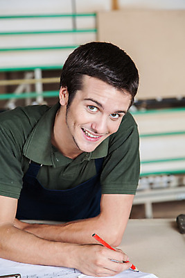 포토 JPG 해외이미지 백인 모델 직업 1 디자인 응시 남자 행복 탁자 설계 노동자 한명 사람 성인 내부 건물 그래픽 세로 연필 펜 카메라 앞치마 기록 업무 작업 재산 수리 계획 목수 싱글 목공예 심각 옛날 프로젝트 해외202004 해외포토 서양인 건축물 시선 감정 가구 컨셉 학용품 금융 전자제품 필기구 공예 파일형식 이미지허브