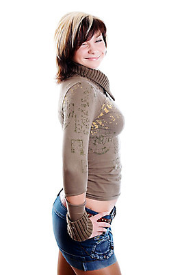 포토 JPG 해외이미지 백인 응시 여자 얼굴 포즈 셔츠 한명 미소 사람 성인 치마 유행 흰색 청바지 표현 화려 스웨터 블라우스 고립 러시아인 저지 스타일 해외202004 해외포토 서양인 1 시선 컬러 컨셉 상의 바지 하의 표정 신체부위 파일형식 이미지허브