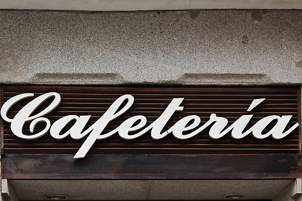 포토 JPG 해외이미지 외관 커피 음료 벽 여행 비즈니스 사람없음 건물 빛 쿠키 상점 카페 흰색 도시 도심 아침식사 편지 사인 카푸치노 카페테리아 에스프레소 소매 구식 라떼 마드리드 모카 옛날 카페인 해외202004 해외포토 건축물 컬러 디저트 식사 파일형식 이미지허브