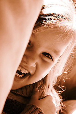 포토 JPG 해외이미지 응시 드레스 옷 행복 감정 얼굴 어린이 가족 한명 웃음 사람 컬러풀 머리카락 유행 기쁨 행운 뜨개질 달콤 작음 스웨터 니트 만족 결백 진실 천진난만 해외202004 해외포토 1 시선 컬러 컨셉 상의 관계 표정 취미 신체부위 머리 맛 크기 파일형식 이미지허브