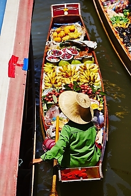 포토 JPG 해외이미지 전통 아시아 음식 여행 농업 과일 비즈니스 교통시설 태국 노동자 바나나 사람 사람없음 야외 물 쇼핑 강 햇빛 세일 맑음 신선 보트 시장 구매 나룻배 무역 방콕 운하 지역 망고 매각 명승지 이국적 인기 해외202004 해외포토 자연요소 직업 나라 산업 교통 배_교통 날씨 풍경 태양 열대과일 시설 파일형식 이미지허브