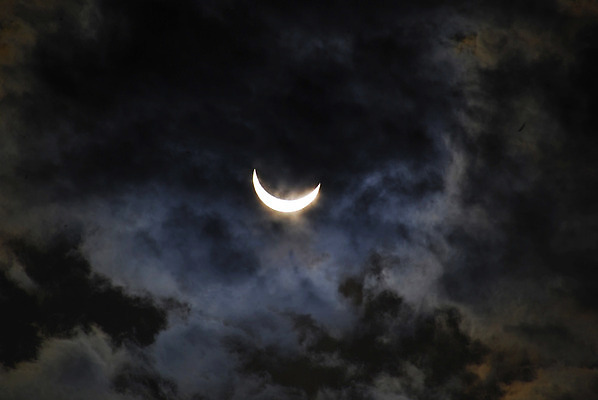 포토 JPG 해외이미지 모양 나무 구름 실루엣 별 지구 과학 백그라운드 밭 하늘 표면 주택 미술 사람없음 물 파란색 빛 컴퓨터 태양 지구본 우주 디지털 검은색 어둠 침묵 행성 할로윈 인공위성 야간 초승달 달빛 가득함 은하계 장면 시스템 천문학 궤도 빛망울 광 발생 여의주 수평선 해외202004 해외포토 자연요소 식물 교육 컬러 농업 통신 문화예술 촬영기법 건물 전자제품 소리 달 파일형식 이미지허브