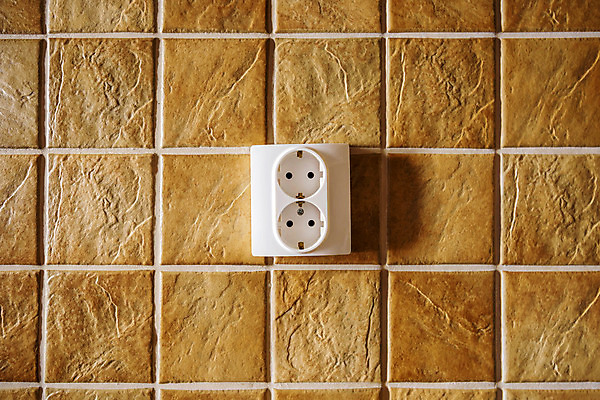 포토 JPG 해외이미지 유럽 벽 패턴 가정 주택 실내 사람없음 내부 주방 힘 장비 가전제품 에너지 흰색 콘센트 플러그 질감 전압 효율 공급 해외202004 해외포토 나라 컬러 컨셉 무늬 건물 파일형식 이미지허브