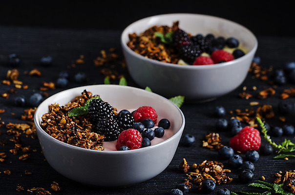 포토 JPG 해외이미지 접시 열매 음식 백그라운드 크리스마스 과일 유리 딸기 밥 휴가 디저트 바나나 그림자 요리 사람없음 장식 컵 갈색 초콜릿 숟가락 식사 어둠 우유 견과류 흰색 신선 사발 달콤 맛 아침식사 설탕 크림 유기농 블루베리 푸딩 무스 바이오 시나몬 커스터드 핸드메이드 해외202004 해외포토 식물 식기 웰빙 기념일 컬러 컨셉 재질 유제품 수저 사기그릇 파일형식 이미지허브