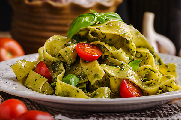 포토 JPG 해외이미지 전통 접시 음식 백그라운드 잎 다이어트 채소 치즈 파스타 건강 마늘 스파게티 요리 사람없음 목재 초록색 식당 식사 저녁식사 이탈리아 흰색 신선 맛 지중해 먹기 허브 유기농 냅킨 시금치 바질 점심식사 바이오 채식주의자 페투치네 핸드메이드 탈리아텔레 해외202004 해외포토 나무 식물 식기 웰빙 유럽 바다 컬러 컨셉 재료 모션 유제품 서양음식 상점 채식 파스타면 파일형식 이미지허브