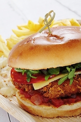 포토 JPG 해외이미지 패스트푸드 실내 근접촬영 사람없음 한개 감자튀김 햄버거 인스턴트 정크푸드 흰배경 치킨버거 해외202004 해외포토 1 음식 뷰포인트 백그라운드 감자 내부 튀김 흰색 파일형식 이미지허브