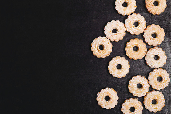 포토 JPG 해외이미지 모양 전통 크리스마스 사람없음 목재 장식 쿠키 우주 케이크 검은색 축제 칠판 빵집 흰색 신선 신용카드 달콤 맛 작음 가루 설탕 굽기 배지 석판 페스츄리 해외202004 해외포토 나무 기념일 빵 컬러 컨셉 재료 디저트 금융 상점 크기 구이 파일형식 이미지허브