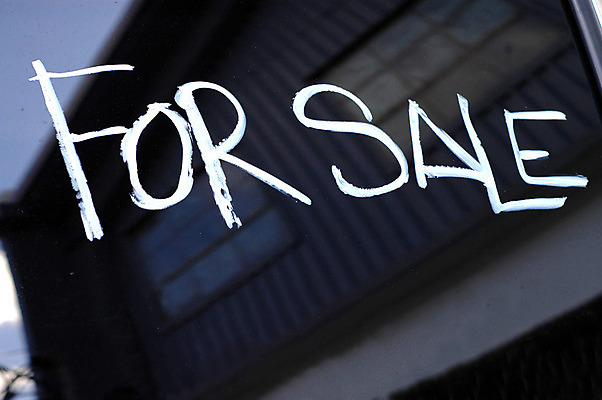 포토 JPG 해외이미지 산업 비즈니스 창문 사람없음 건물 금융 경제 반사 판매 세일 상점 시골 도시 재산 콘센트 버리기 창고 사인 기회 공지사항 파산 대출 깨짐 매각 옛날 우울증 진짜 경제학 제의 해외202004 해외포토 건축물 교육 컨셉 모션 질병 파일형식 이미지허브