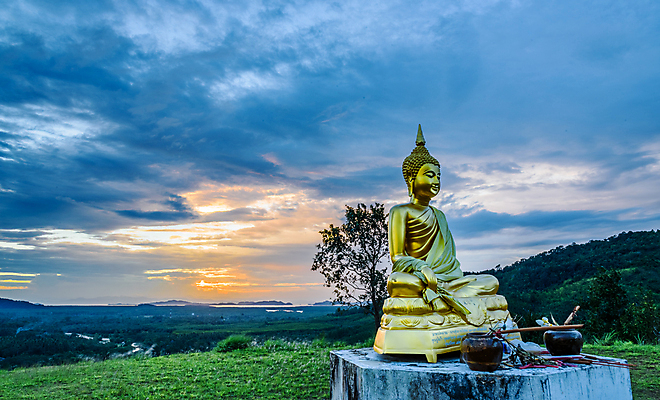 포토 JPG 해외이미지 아시아 종교 조각 섬 여행 불교 태국 자연 하늘 산 미술 동양인 풍경 사람없음 파란색 조각상 평화 일출 일몰 흰색 사찰 정상 심볼 명상 내추럴 해외202004 해외포토 나라 컬러 컨셉 종교건축 문화예술 인종 조형물 노을 생태계 파일형식 이미지허브