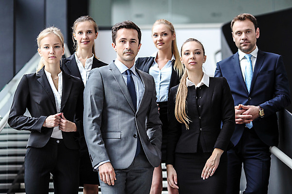 포토 JPG 해외이미지 백인 직업 여자 남자 행복 비즈니스 사업가 성공 함께함 실내 서기 미소 사람 정장 여러명 성인 건물 사무실 계단 검은색 흰색 업무 비즈니스맨 비즈니스우먼 자신감 그룹 대표 동료 경영 정중 해외202004 해외포토 서양인 건축물 옷 감정 컬러 다수 컨셉 관계 모션 표정 내부 작업 직장인 파일형식 이미지허브